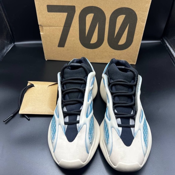 ADIDAS YEEZY 700 V3 BOOST KYANITE BLUE (GY0260) size: 9.5 - Picture 5 of 8